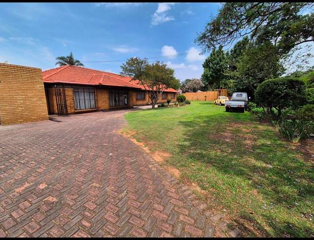 9 BEDROOM HOUSE FOR SALE IN LAMBTON